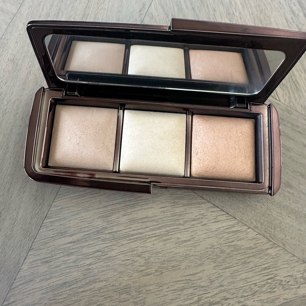Hourglass Ambient Lighting Palette - Luminous Glow